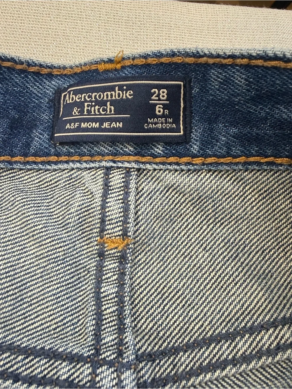 Abercrombie & Fitch Mom Jean Distressed Mid-Blue Straight-Leg Denim Size 6 / 28‎